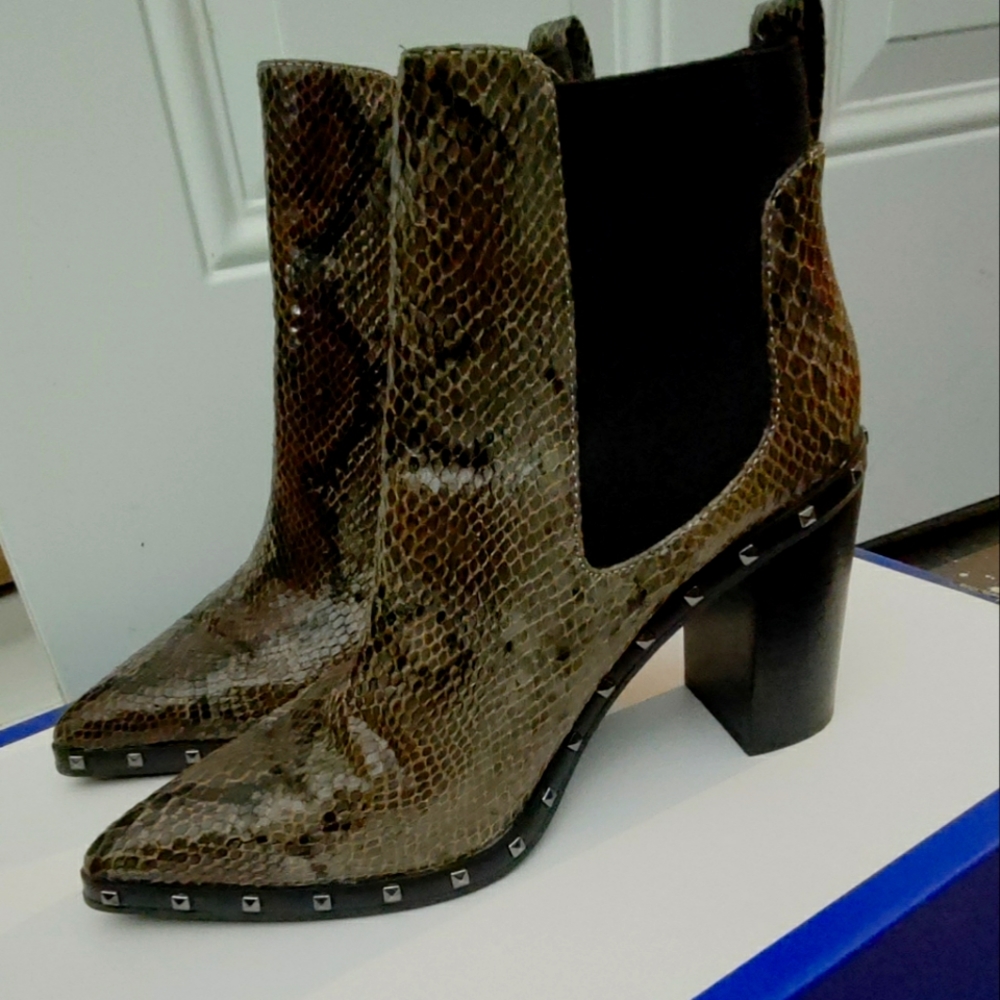 Womens's bootie's by Charles David